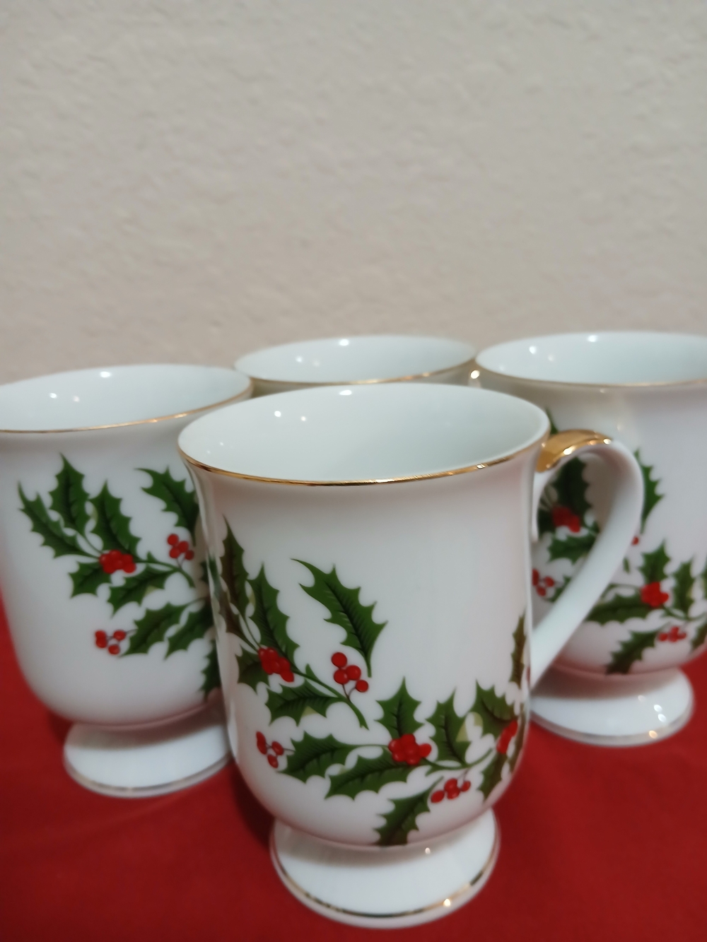 4 Vintage "All The Trimmings" Christmas Holly Pattern Coffee Or Tea Mugs.
